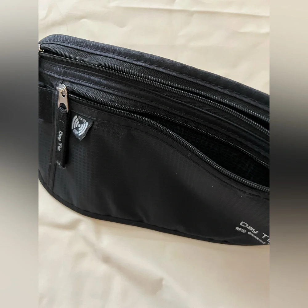 Black RFID Blocking Waist Bag - Picture 4 of 5